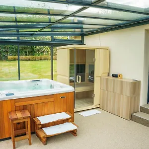 La Perle Rare - , La Selle-en-Cogles France